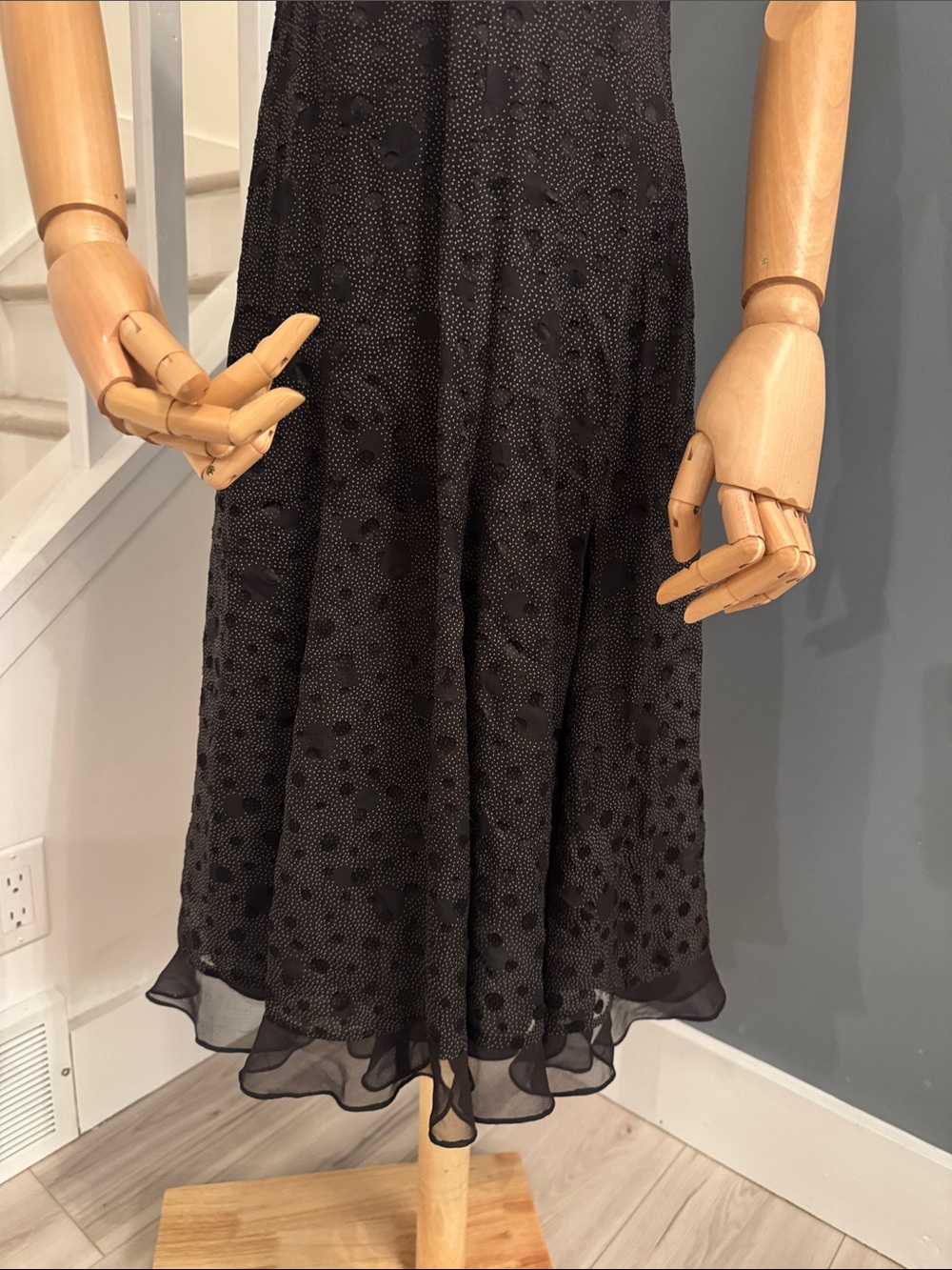 BCBG MaxAzria NEW. Black Polka Dot V-Neck Midi Dress. Size 6 - Picture 3 of 7